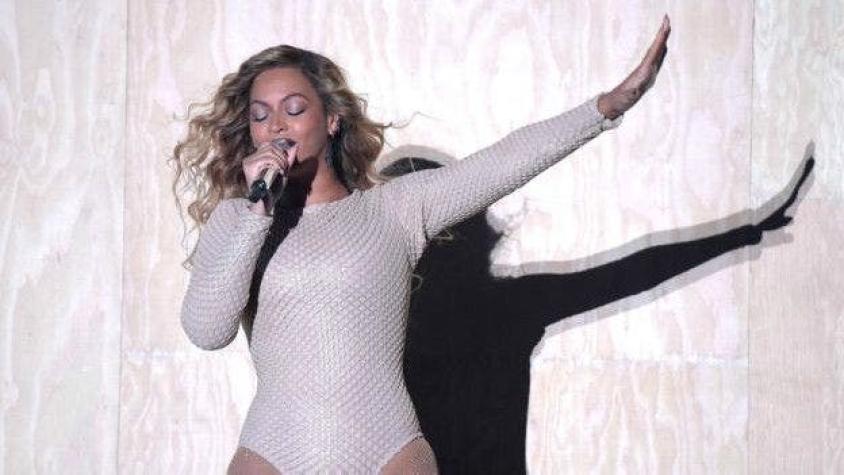 Fanáticos molestos por supuesto abuso de photoshop en foto de Beyoncé