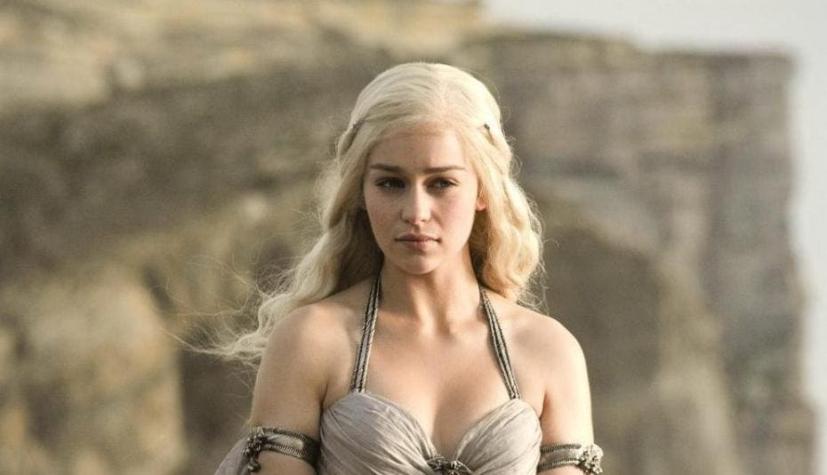 [VIDEO] Game of Thrones: Emilia Clarke le jugó una broma a su compañero de la serie