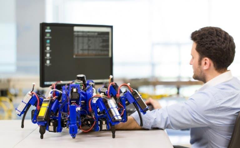 El nuevo prototipo de robot araña que también funciona como impresora 3D