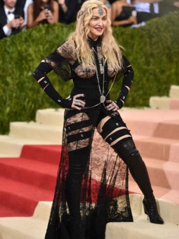 Lady Gaga, Madonna y otras celebridades decidieron vestirse como máquinas para la "gala del Met"