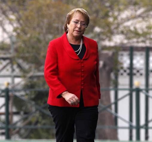 Adimark: Aprobación a Bachelet mejora, pero cumple doce meses bajo el 30%