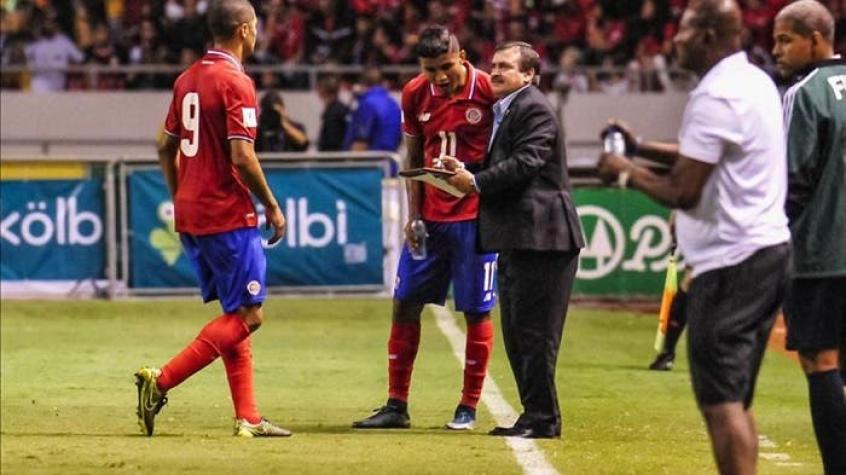 Técnico de Costa Rica incluye sorpresas en prenómina para la Copa América Centenario