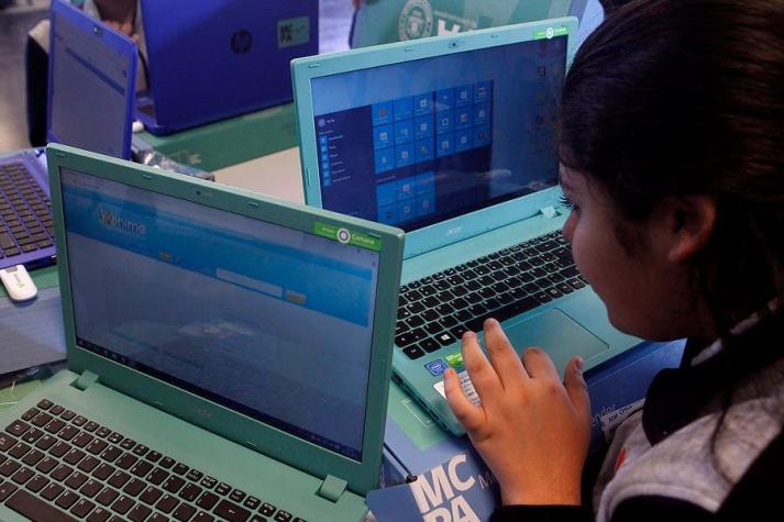 Comienza la entrega de 94 mil computadores gratuitos a alumnos de colegios públicos