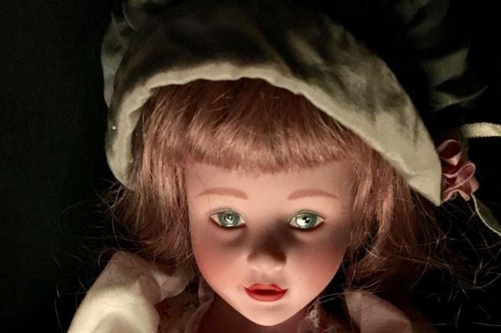 [VIDEO] La “muñeca embrujada” que puedes ver vía streaming