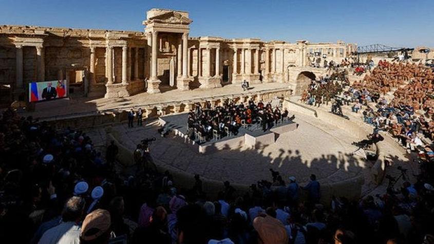 El "éxito" de relaciones públicas de Putin con un concierto en las ruinas sirias de Palmira