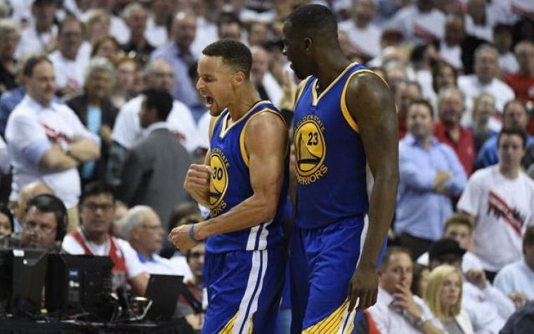 Curry se convierte en el primer jugador en la historia de la NBA elegido MVP de manera unánime