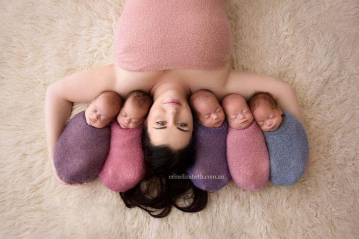 "Sorprendida por cinco": la tierna foto de una madre y sus quíntuples