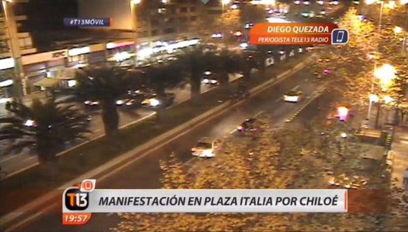 Marcha en apoyo a Chiloé termina con incidentes en Plaza Italia