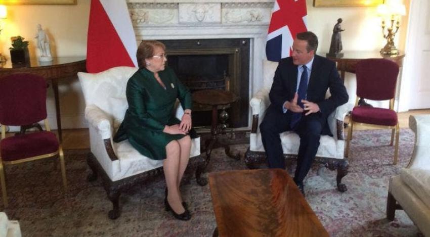 Bachelet tras cita con Cameron: "Es importante seguir potenciando los vínculos"