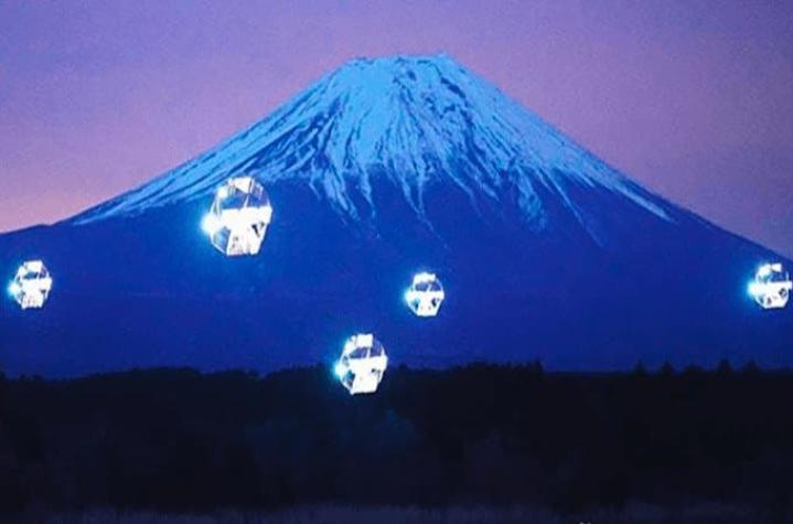 [VIDEO] Drones crean espectacular coreografía de luces a los pies del Monte Fuji