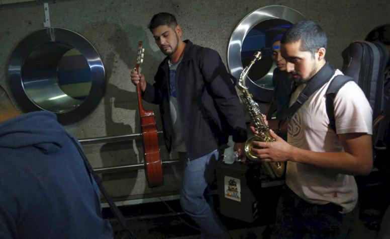 Metro lanza plan para permitir que los músicos toquen en sus estaciones