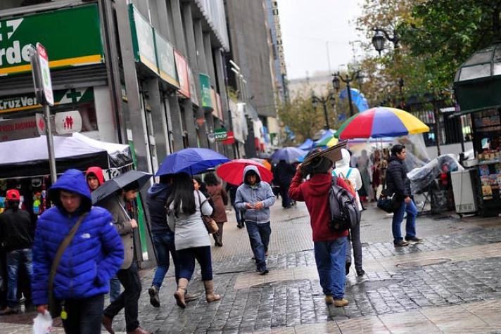 Tras las "gotas ocasionales" de este martes las lluvias regresan mañana a Santiago