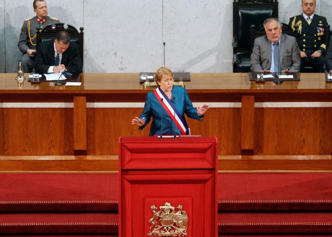 Bachelet defiende "obra gruesa" de su gobierno y pide "pacto" por crecimiento económico