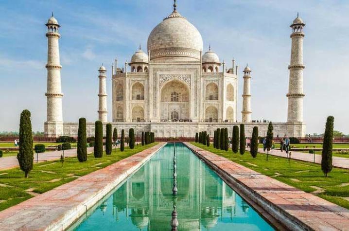 La particular razón que explicaría el misterioso cambio de color del Taj Mahal en la India