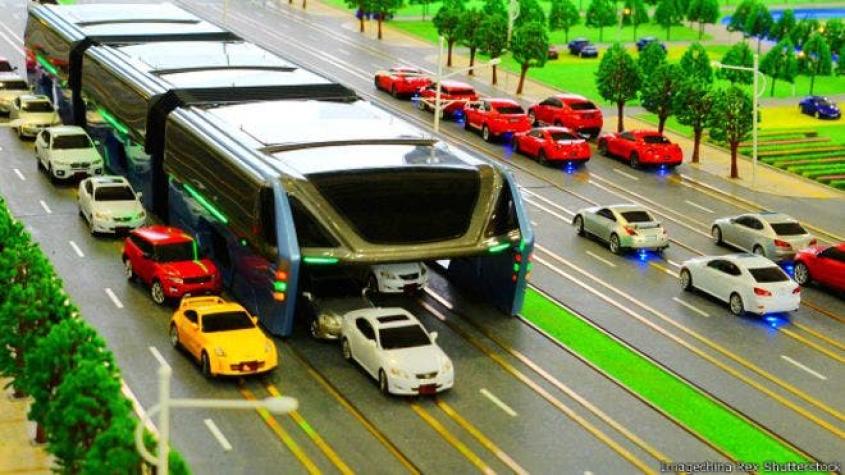El gigantesco autobús chino que se elevará por encima de los atascos