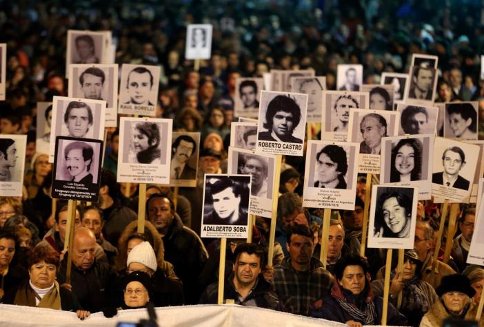 Víctimas celebran en Uruguay condena de militares por operación Cóndor