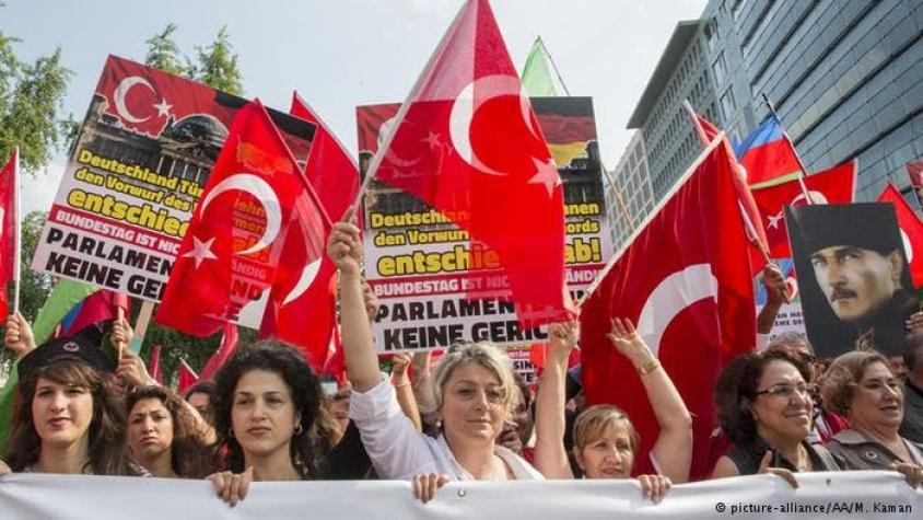 Grupos turcos protestan contra resolución sobre Armenia