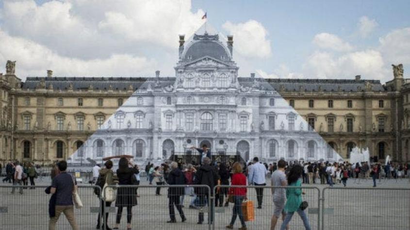 El artista que "hizo desaparecer" la pirámide del Museo del Louvre de París