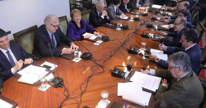 Bachelet pidió "ejecución prolija y eficaz de los compromisos" en nuevo consejo de gabinete