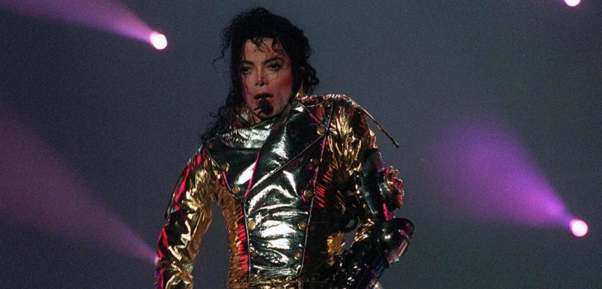 Informe de la policía revela que encontraron pornografía infantil en la mansión de Michael Jackson