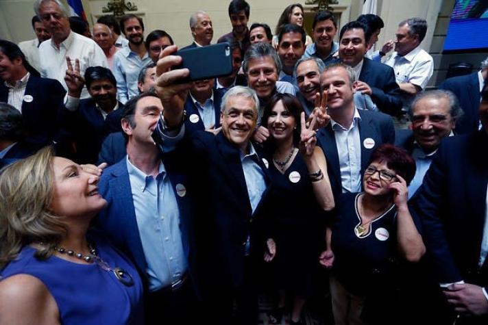 Piñera se despliega por el país presentando libro sobre su gobierno