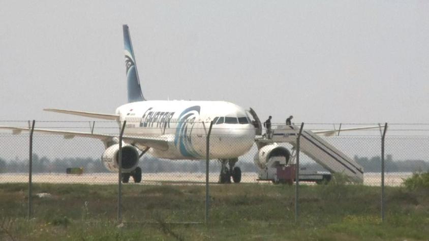Expertos inician análisis de cajas negras del avión de EgyptAir