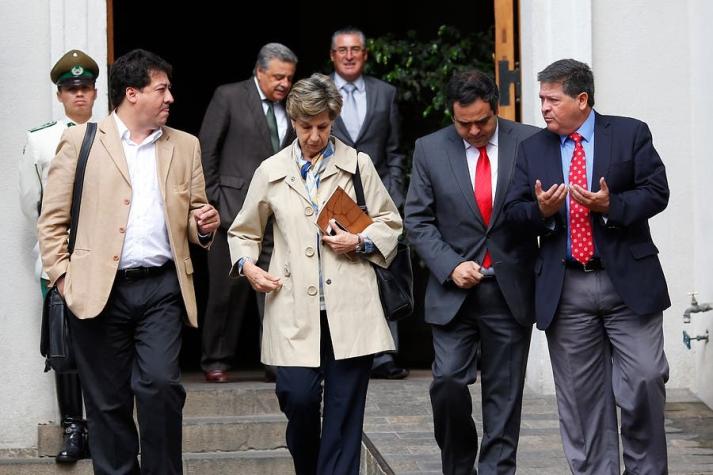 Nueva Mayoría respalda a Mario Fernández y compromete apoyo "irrestricto" a agenda del gobierno