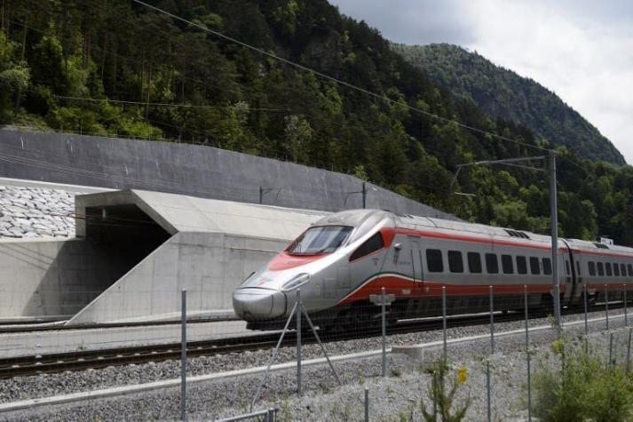 Suiza inaugura el túnel ferroviario más largo del mundo