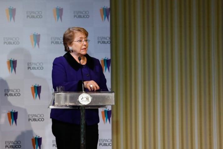 Tribunal acoge querella presentada por Bachelet contra revista