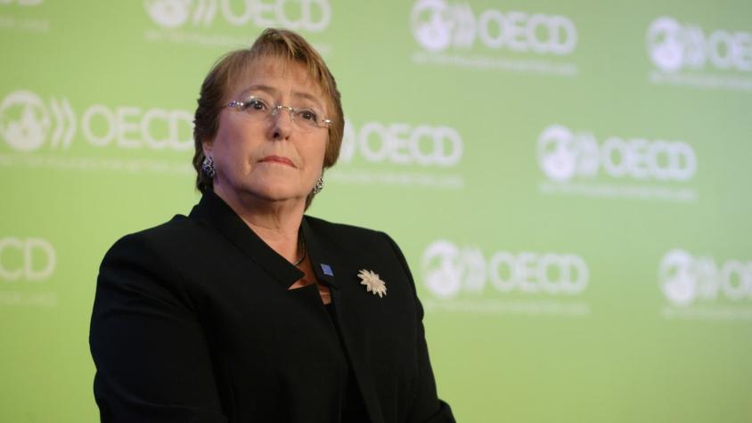 Querella de Bachelet abre debate en el oficialismo