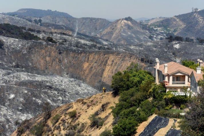 EEUU: 5.000 personas evacuadas por incendio cerca de Los Ángeles