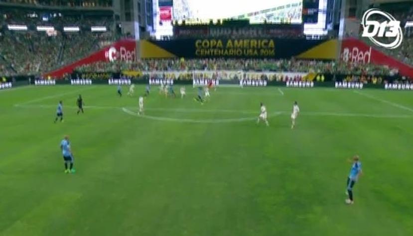 [VIDEO] Godín con un certero cabezazo establece el 1-1 ante México en Copa Centenario