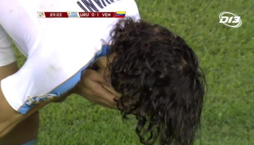 [VIDEO] Uruguay no lo puede creer: Cavani erró el gol que pudo significar el empate ante Venezuela
