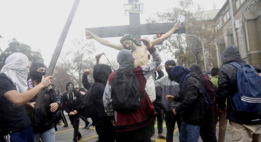 Bachelet por Cristo destruido: "No vamos a aceptar que se ofenda a las creencias de los demás"