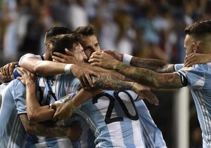 Messi regresa con triplete en triunfo sobre Panamá y mete a Argentina en cuartos