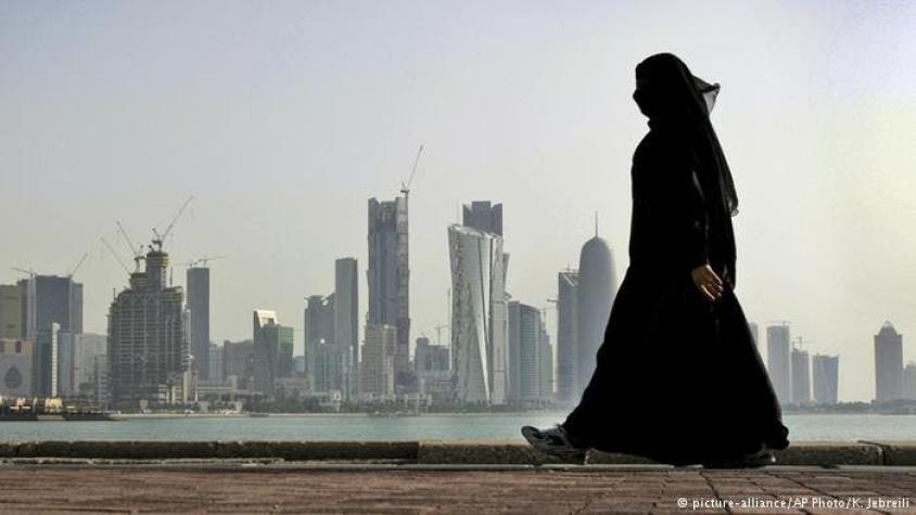 Holandesa denuncia violación y es detenida en Qatar