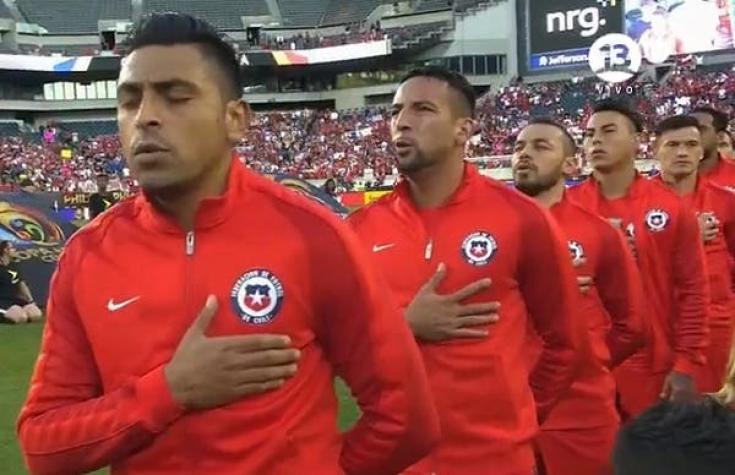 [VIDEO] La emotiva entonación del himno de Chile en el Lincoln Financial Field