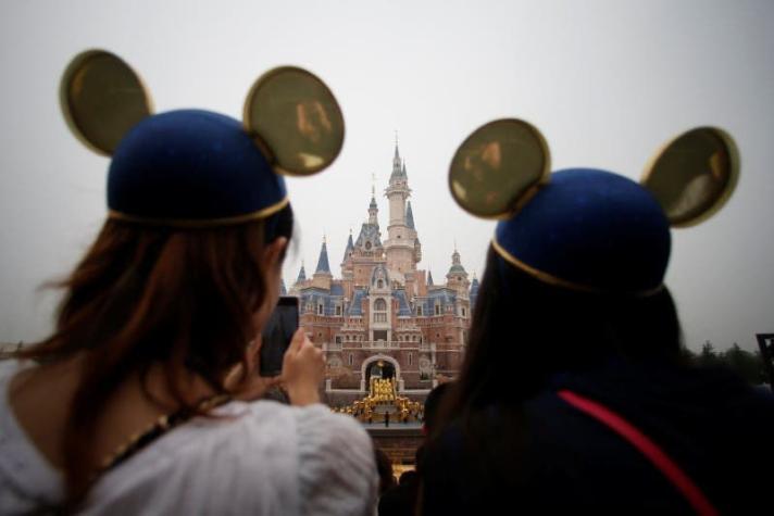 Disney inaugura parque temático en China avaluado en US$5.500 millones
