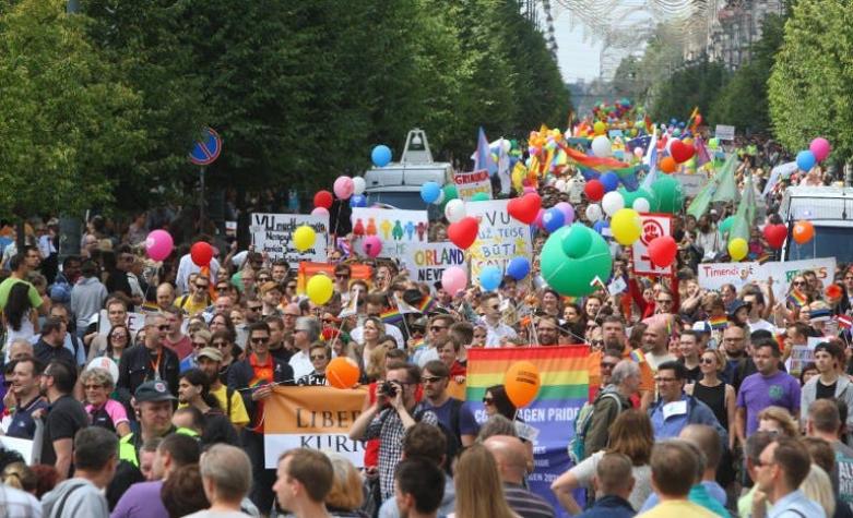 Italia celebra el Orgullo Gay con el trauma reciente de la masacre de Orlando