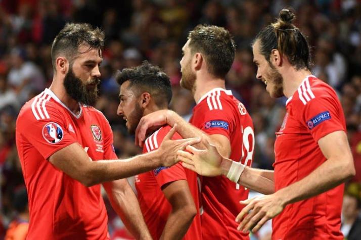 Gales clasifica a octavos de la Euro 2016 goleando a Rusia