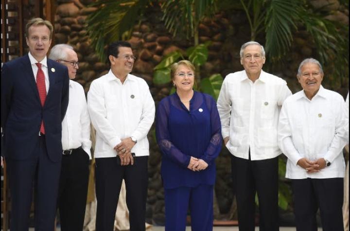 Bachelet: FFAA chilenas monitorearán cumplimiento de acuerdo de paz en Colombia