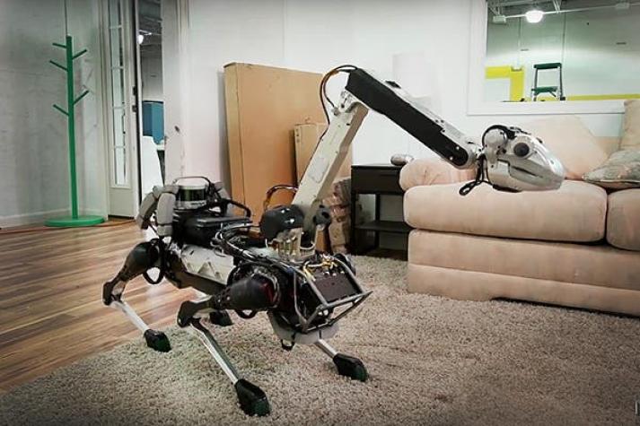 [VIDEO] El robot que se asemeja a un animal y que puede hacer las tareas del hogar