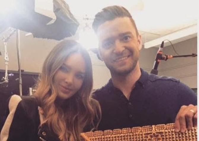 Belinda le hace un regalo religioso a Justin Timberlake