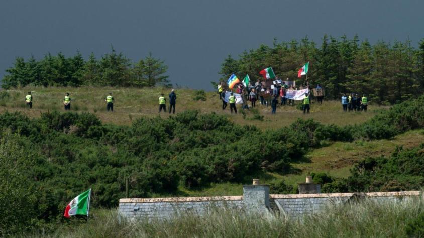 Manifestantes con banderas mexicanas estropean paseo de Trump en Escocia