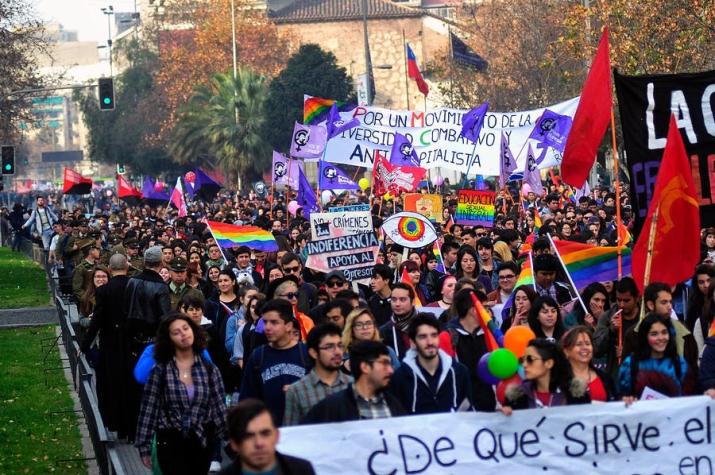 Marcha por derechos homosexuales congrega a cerca de 80 mil personas en Santiago