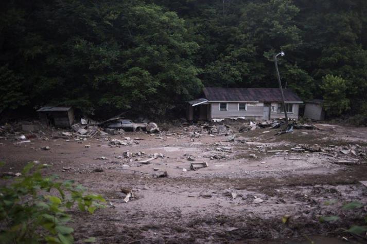 Obama declara desastre mayor por inundación en Virginia que deja 24 muertos