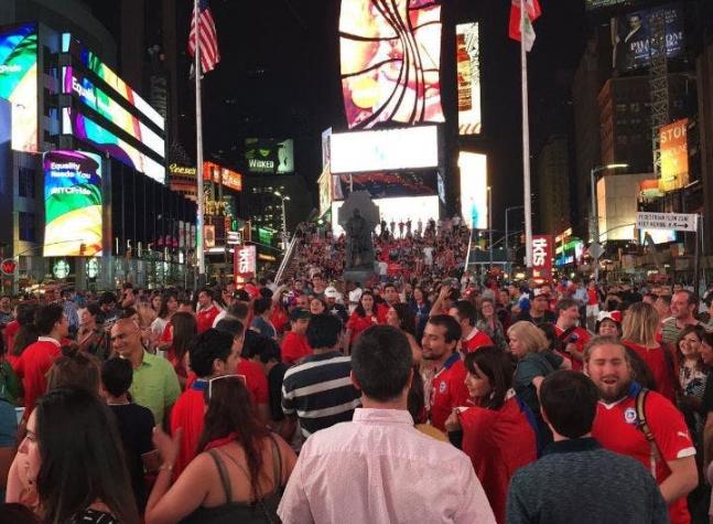Los chilenos se tomaron el Times Square tras el título de la Copa Centenario