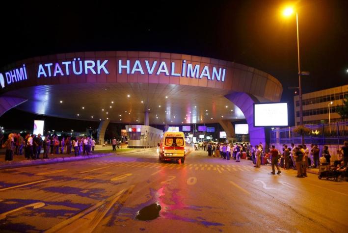EE.UU. condena "atroz" atentado en Estambul y promete apoyo a Turquía
