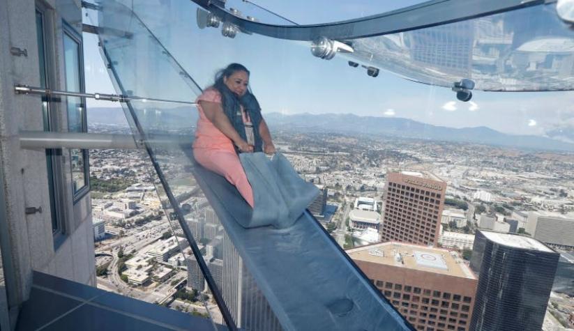 El tobogán de cristal en Estados Unidos que destaca por estar a 300 metros de altura