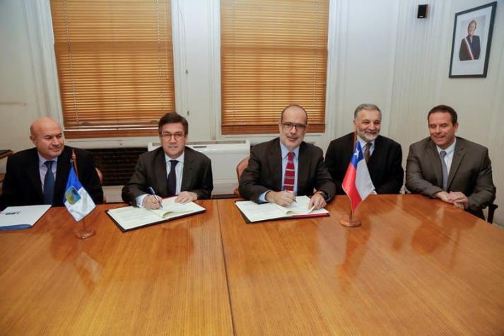 Chile firma préstamo por US$ 120 millones para ampliar oferta a crédito a la micro y mediana empresa